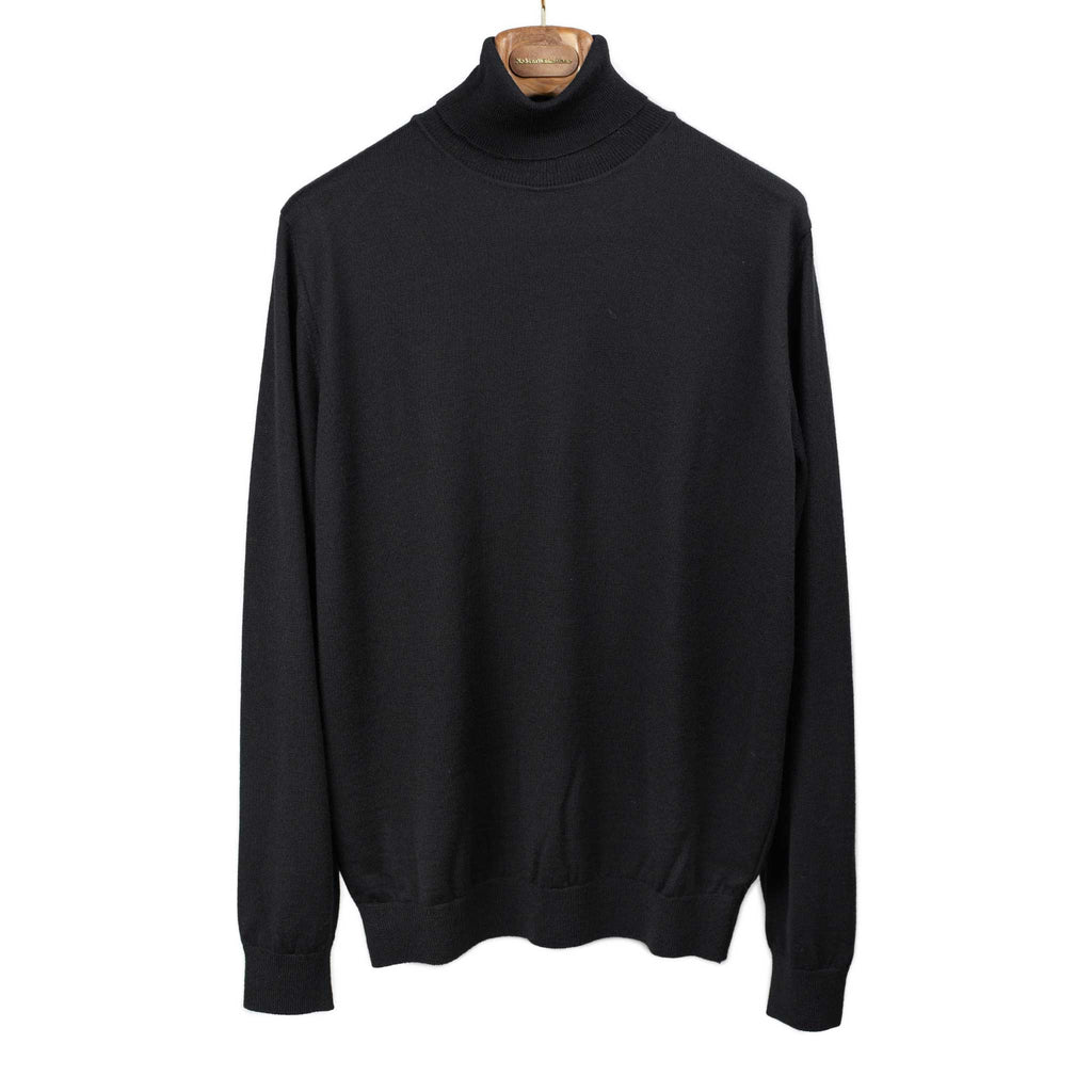 Mooncastle FW25 Lightweight turtleneck sweater in black