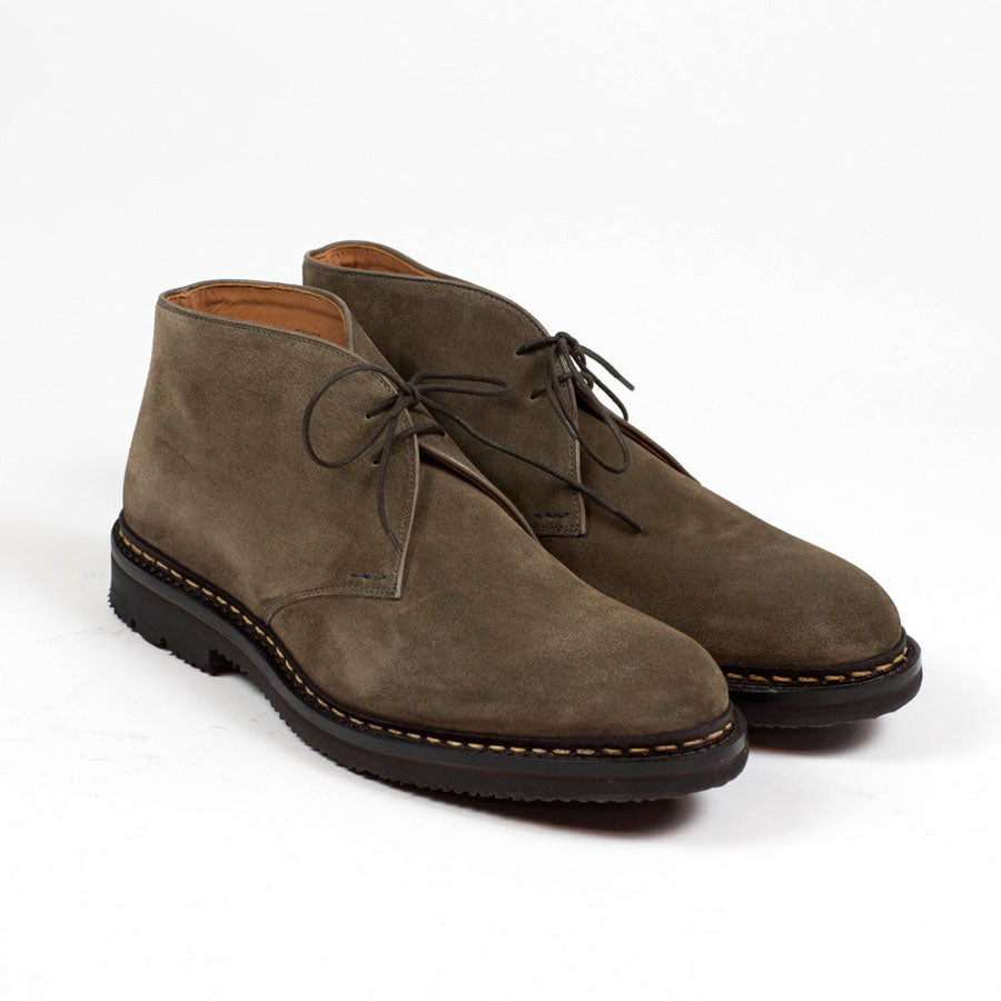 Taupe suede Genet chukka boot, rubber sole – No Man Walks Alone display picture 1