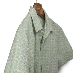 Resort shirt in seafoam green cotton rattan weave