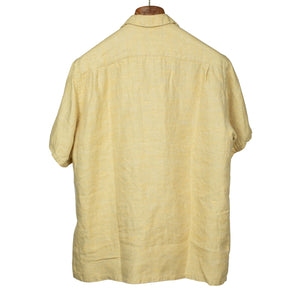 Open collar short sleeve shirt in yellow linen twill