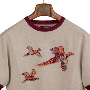 Knit tee in beige and burgundy with jacquard hunting scene