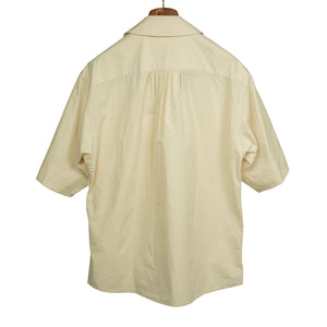 Dual pocket shirt in cream lightweight cotton poplin
