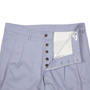 Aaza pleated shorts in light blue linen cotton
