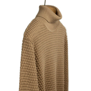 Bubble stitch rollneck in camel merino wool