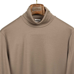 Turtleneck in taupe wool jersey