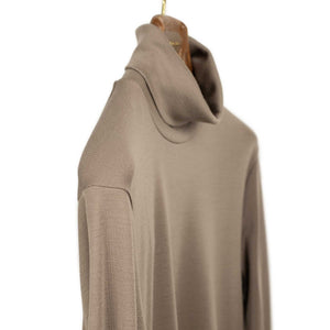 Turtleneck in taupe wool jersey