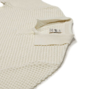 Bubble-knit short sleeve polo shirt in ecru cotton (restock)