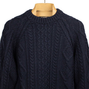 Cabled raglan sleeve crewneck in navy wool and cashmere