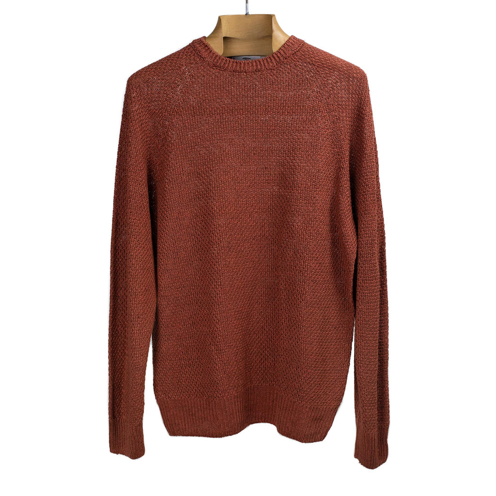 Inis Meain SS26 All-over moss stitch crewneck sweater in henna linen ...
