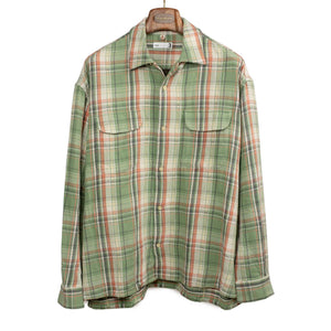 Relaxed shirt in pale green plaid cotton