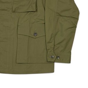 Multi-pocket jacket in olive cotton