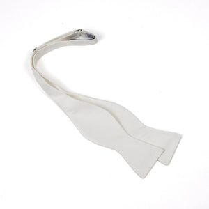 Tie Your Tie FW25 Bow tie in off-white silk grosgrain – No Man