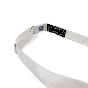 Tie Your Tie FW25 Bow tie in off-white silk grosgrain – No Man