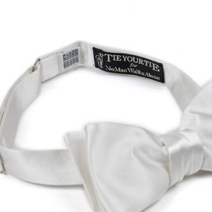 Tie Your Tie FW25 Bow tie in off-white silk satin – No Man Walks Alone