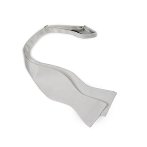 Tie Your Tie FW25 Bow tie in off-white silk satin – No Man Walks Alone
