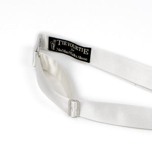 Tie Your Tie FW25 Bow tie in off-white silk satin – No Man Walks Alone