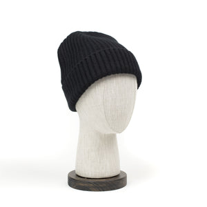 Ribbed hat in Black 4-ply pure cashmere