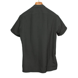 Resort camp shirt in black tropical wool seersucker