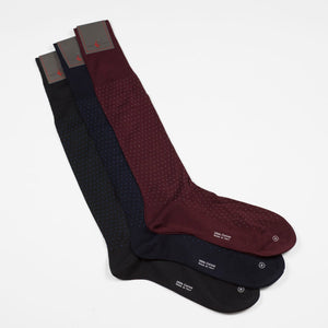 Burgundy over-the-calf fil d'ecosse cotton socks with grey dots