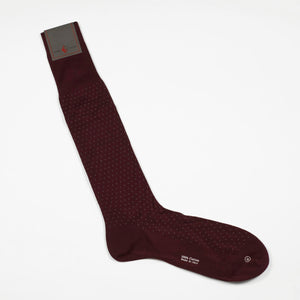 Burgundy over-the-calf fil d'ecosse cotton socks with grey dots