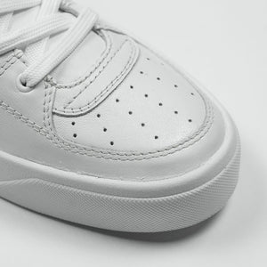 2B mid-top sneaker in "reinweiss" white leather with white sole