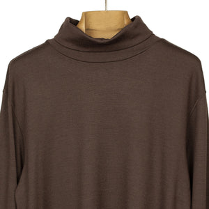Turtleneck in brown washable wool jersey (restock)