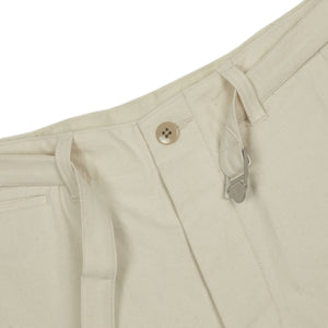 Belted shorts in ecru cotton sateen