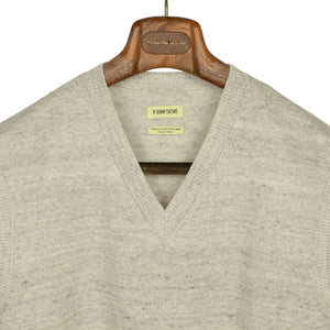 Knitted v-neck vest in oatmeal Italian linen and wool