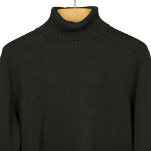 AAmintore turtleneck sweater in black fine gauge wool mix