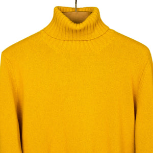 AAmintore fine gauge wool turtleneck sweater in goldenrod