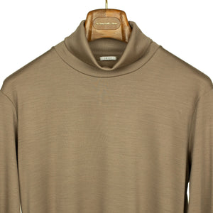 Turtleneck in taupe wool jersey (restock)