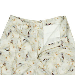 Pleated shorts in ivory seashell print cotton