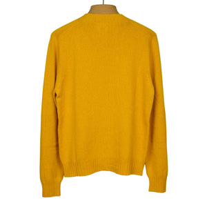 Mockneck sweater in gold 4-ply cashmere