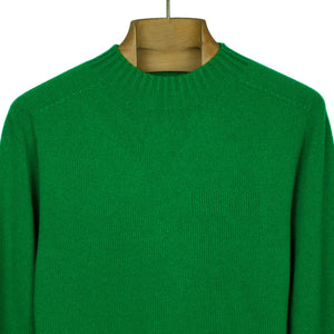 Mockneck sweater in kelly green 4-ply cashmere
