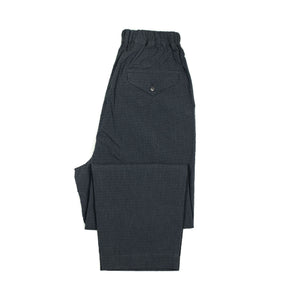 One-tuck easy pants in navy checked cotton seersucker