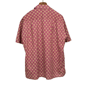 Short sleeve convertible collar shirt in magenta ikat print